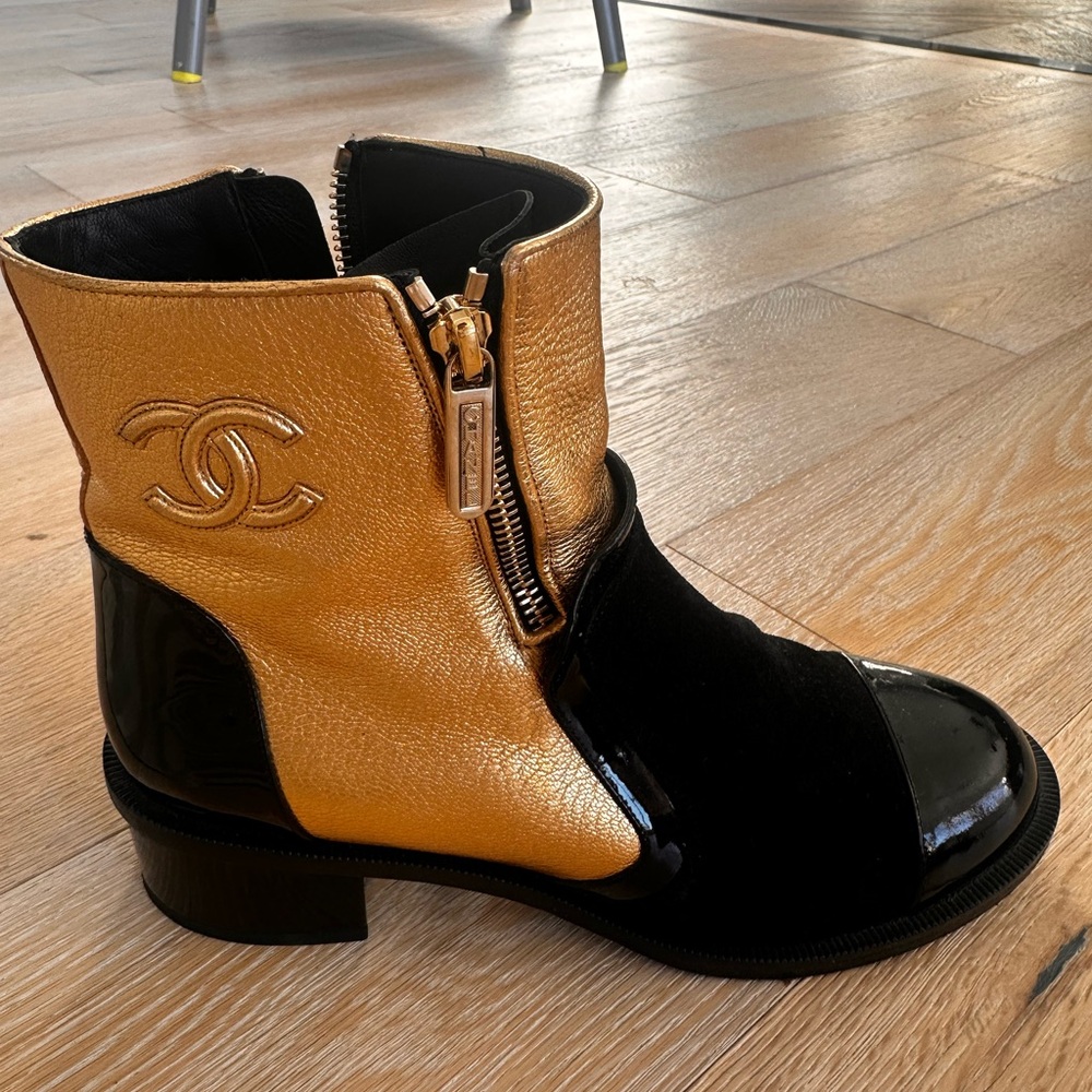 Authentic CHANEL Interlocking CC Logo Moto Boots - Picture 7 of 15
